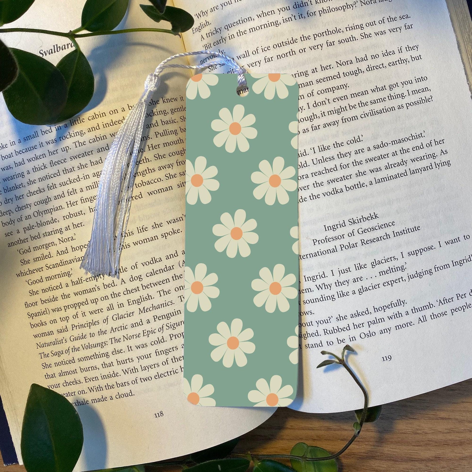 Green Daisy Bookmark: Boho Flower Design bookmark by Magic & Meaning