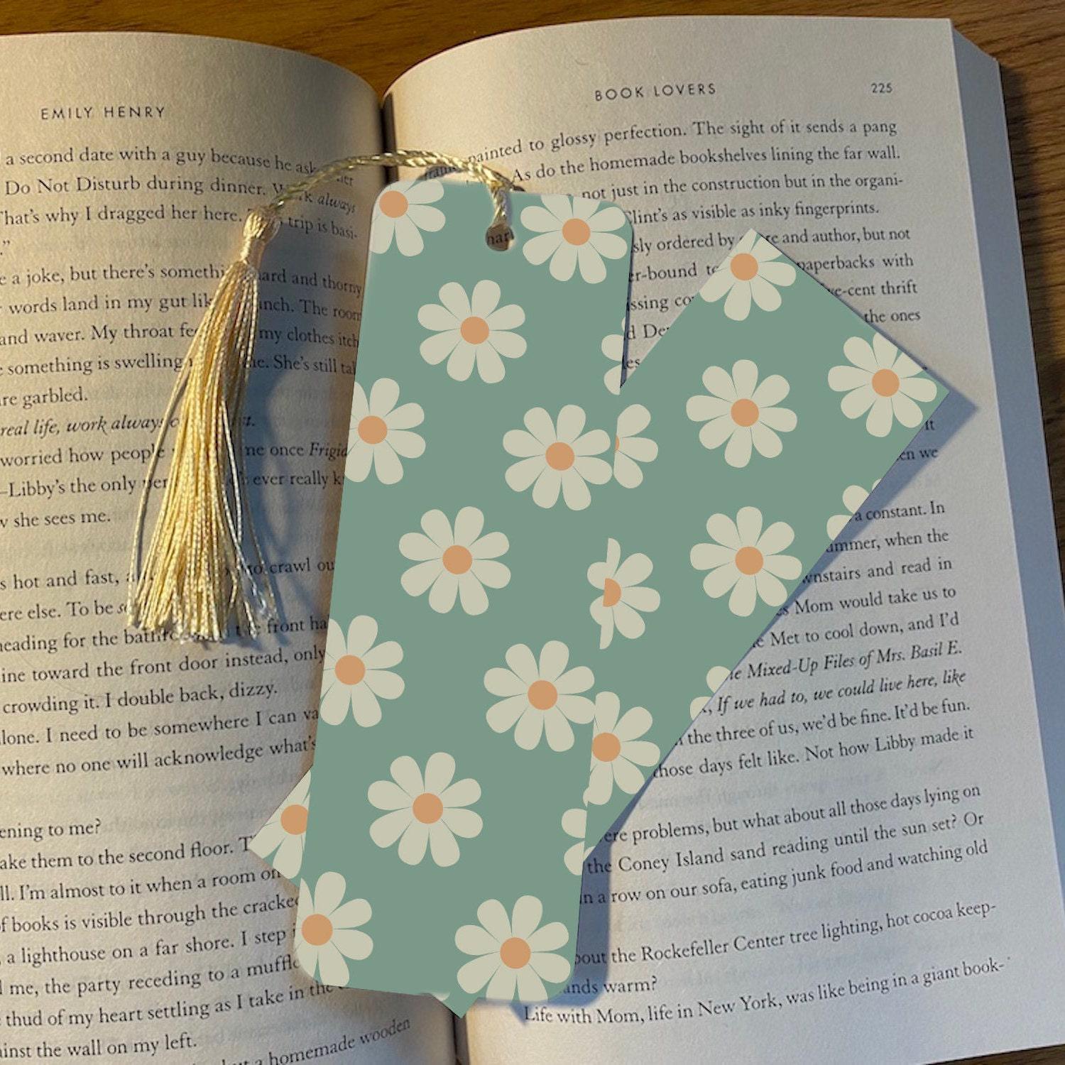 Green Daisy Bookmark: Boho Flower Design bookmark by Magic & Meaning